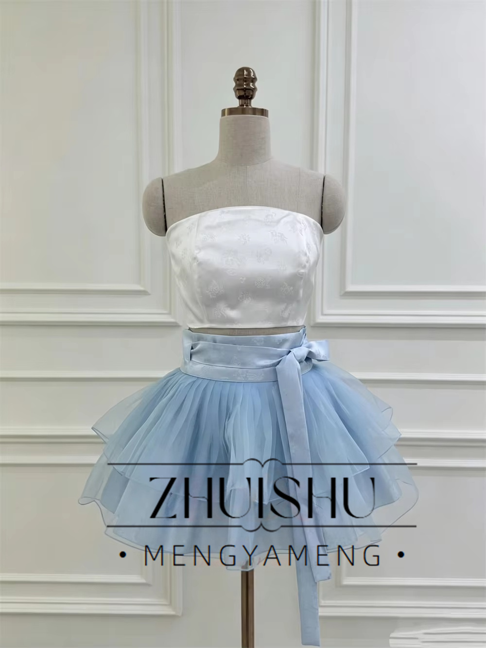 Modernes Blau-Weißes 3-teilige – Modern Korean Lifestyle Bewertung und Preis